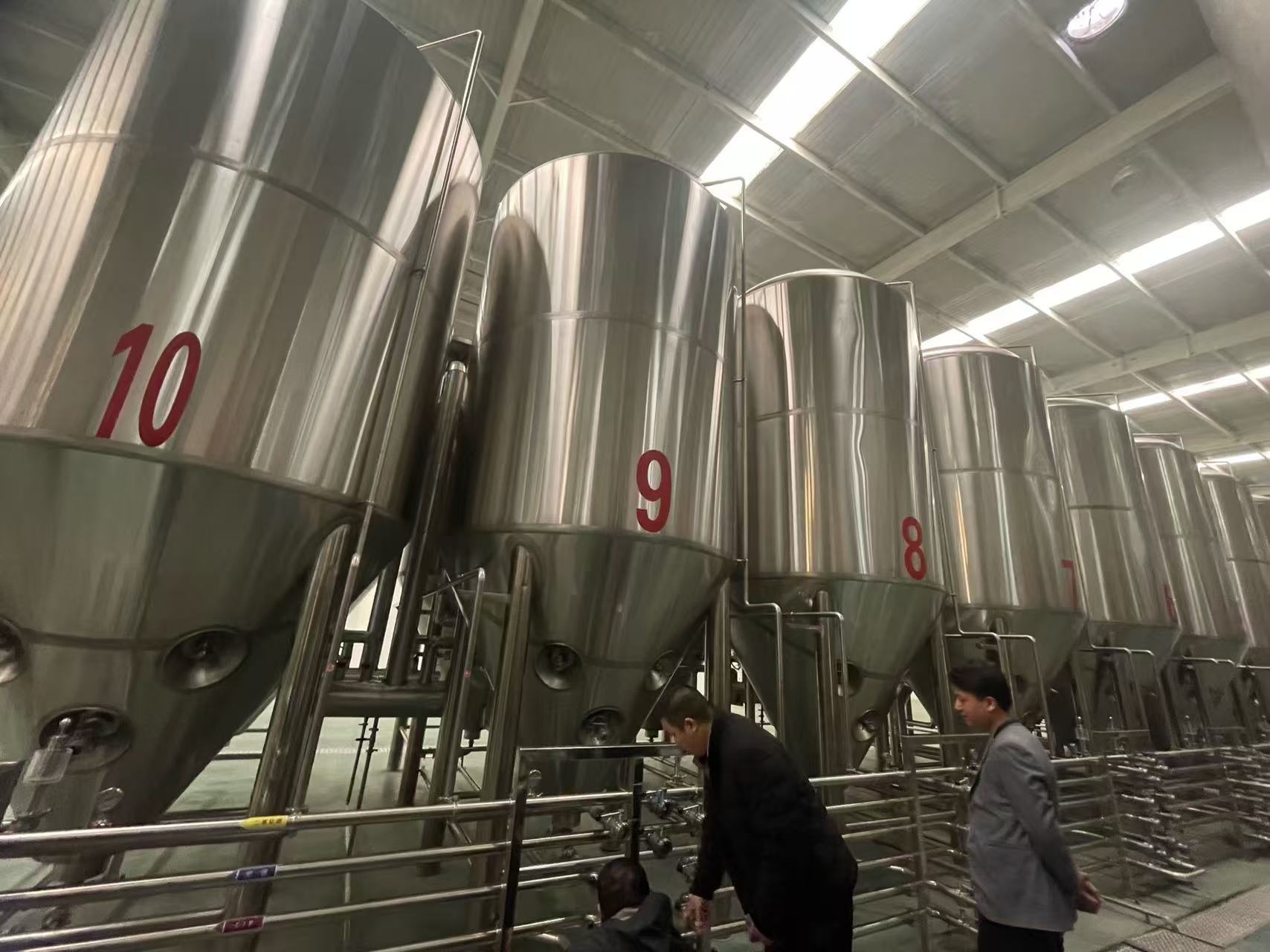 高昌精酿啤酒设备厂—平面布置、设备设计、制造、调试、培训等一条龙服务